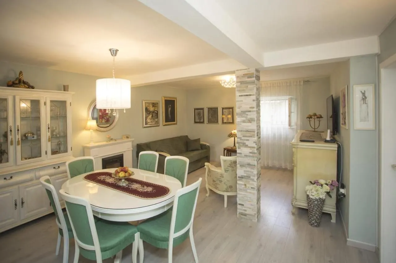 Apartment Antica With Yard & Bbq location