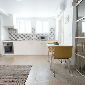 almamater-lisbon-apartments-1100-215.hotels-lisbon-portugal.com/