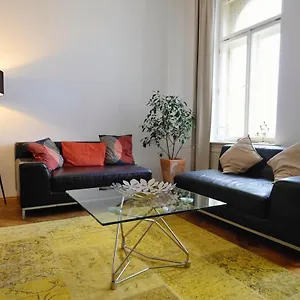 prague-kampa-park-apartment.praguehotelsweb.com/