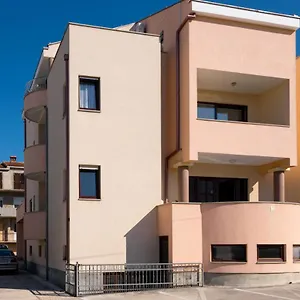 apartments-bobi.hotelinzadar.com/